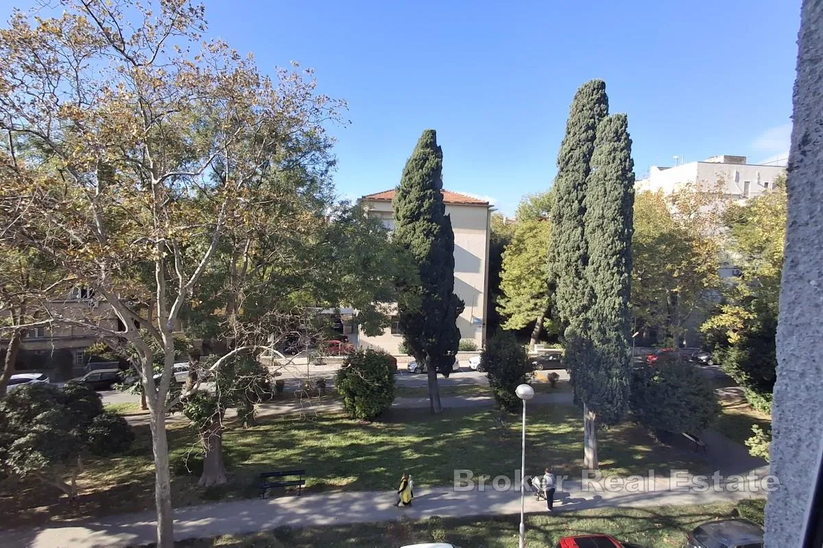 stan s parkingom - bačvice, 100 m od plaže - slika 9