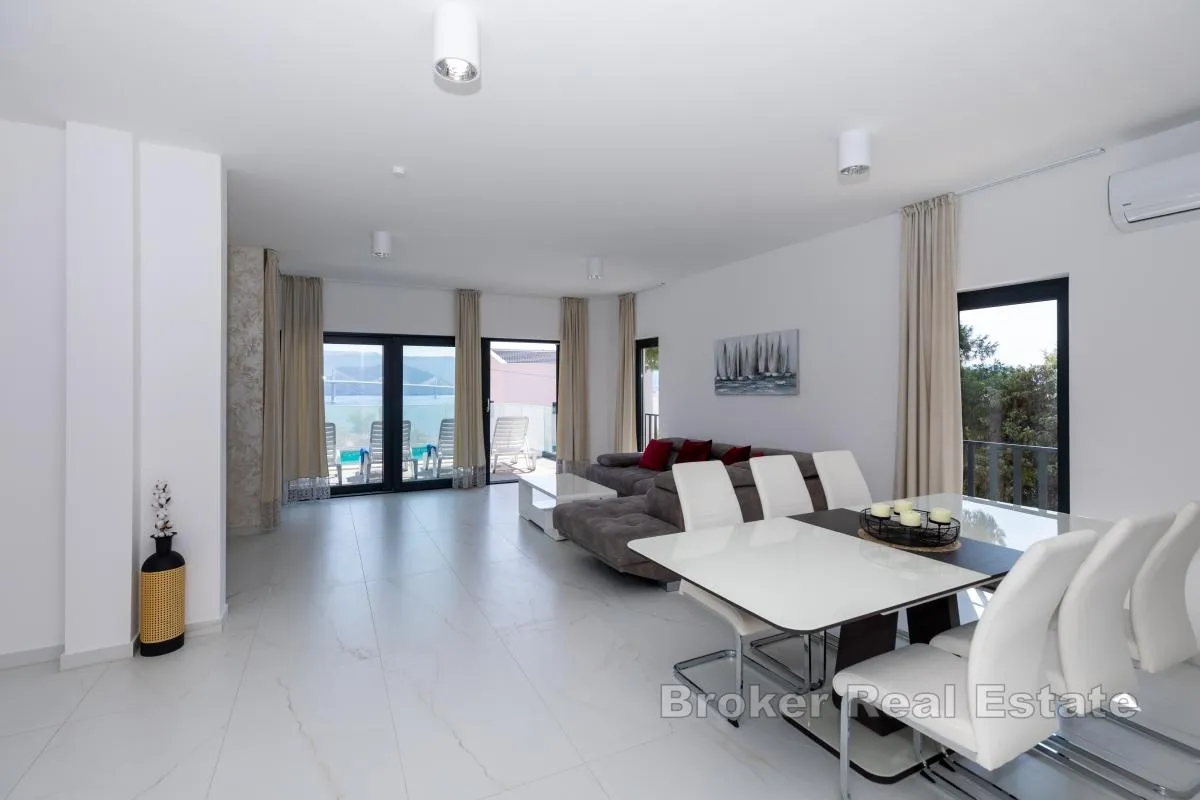 moderna vila s bazenom - slika 9