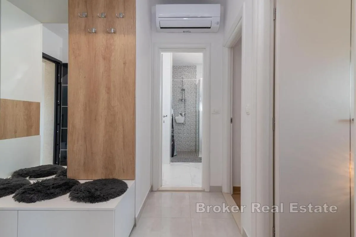 moderan apartman u novogradnji s bazenom - slika 14