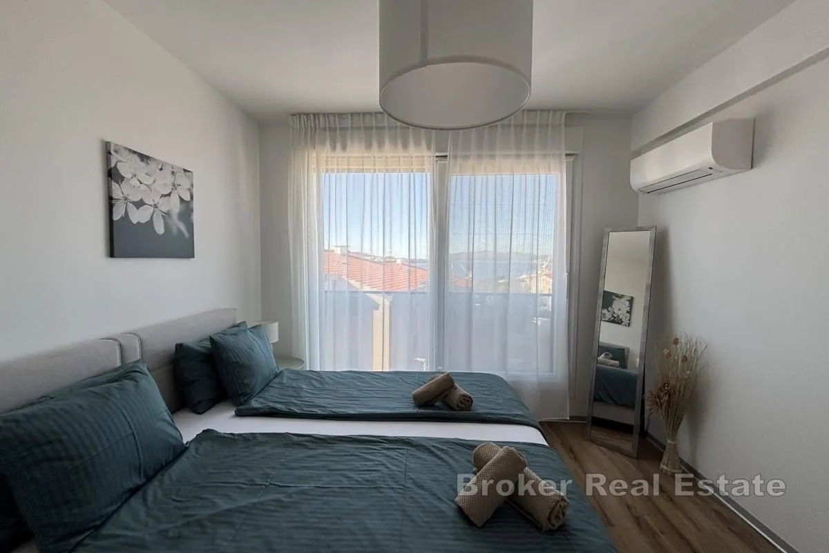 dvosoban penthouse stan s pogledom na more i krovnom terasom - slika 8