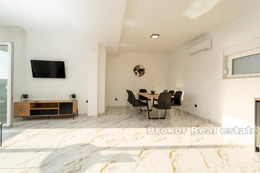 moderna nekretnina s tri apartmana - slika 11