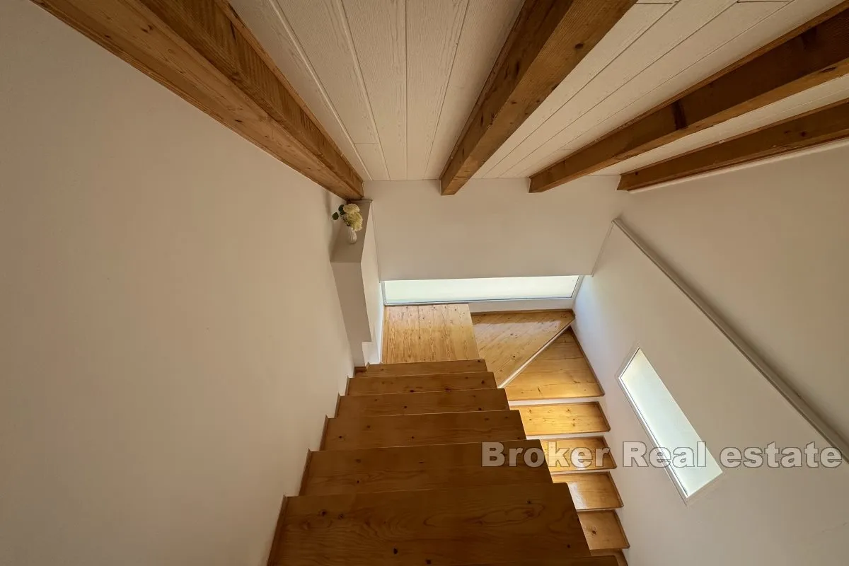 apartmanska kuća na mirnoj lokaciji - slika 13