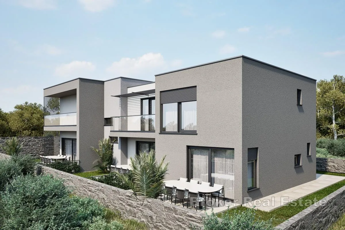 dvoetažni triplex s dvorištem i bazenom - slika 9