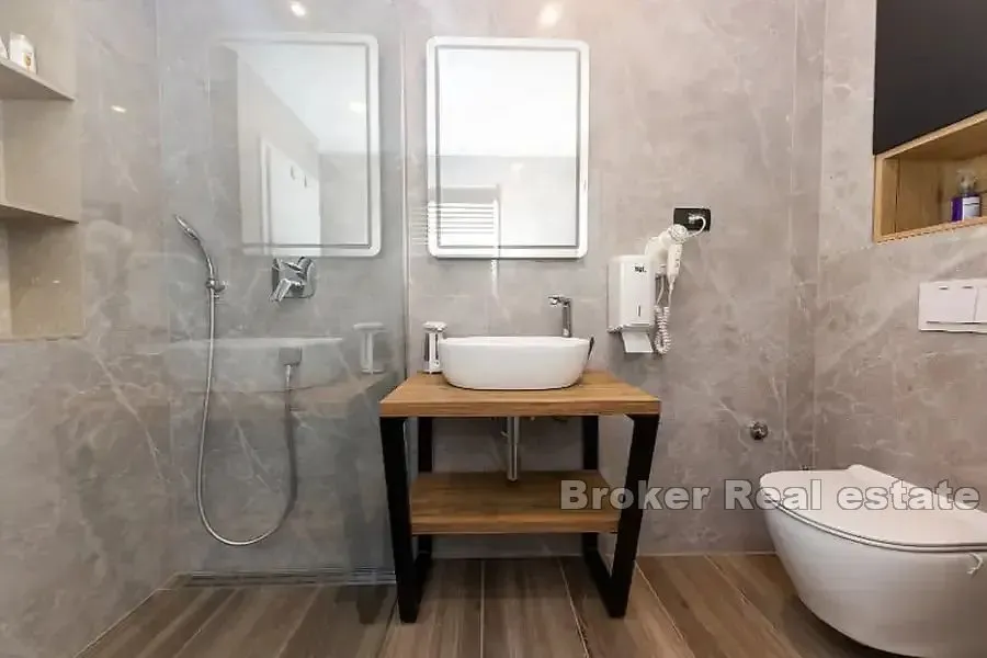 moderan apartman s bazenom - slika 10