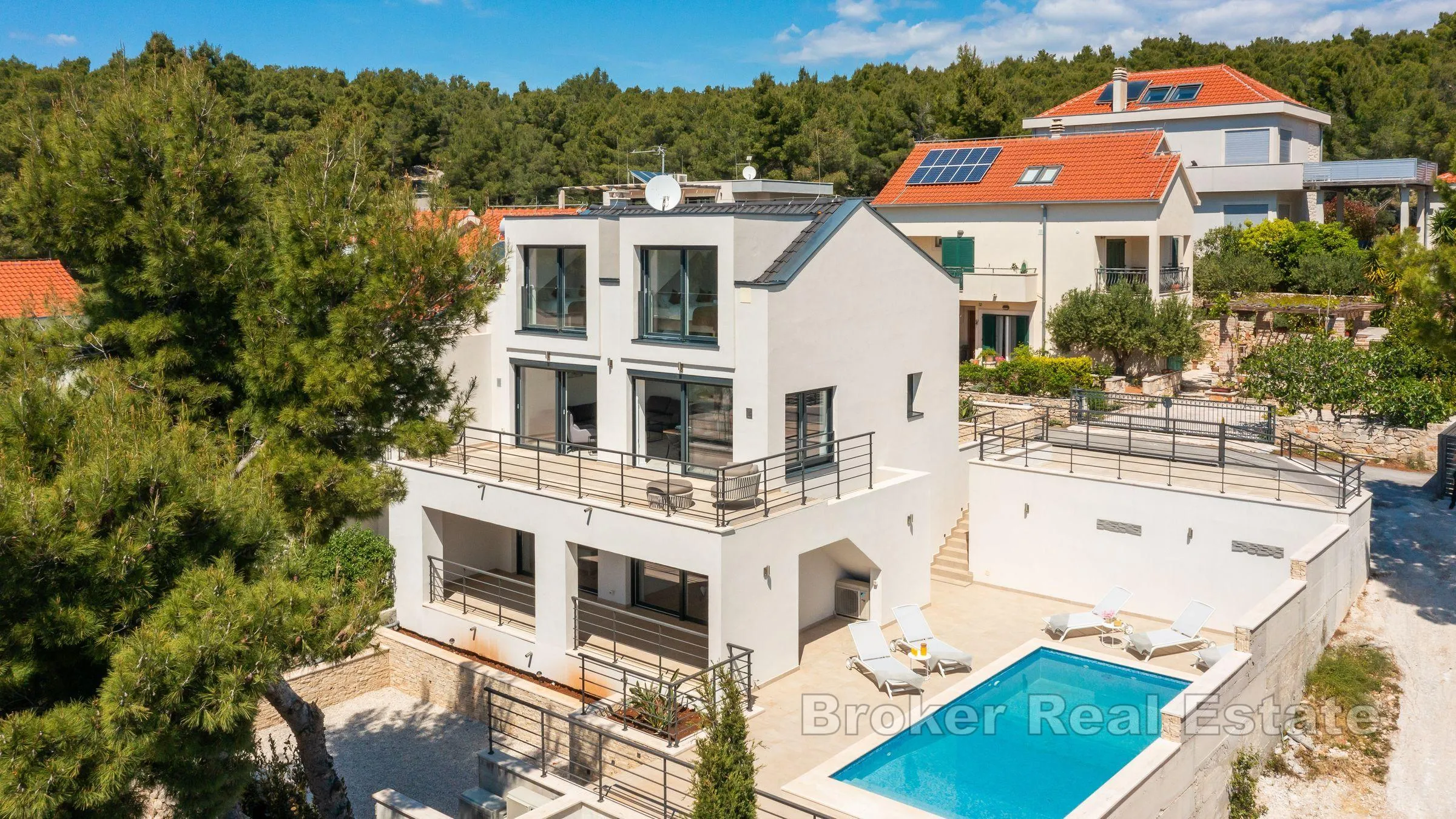 luksuzna vila s bazenom i pogledom na more - slika 2