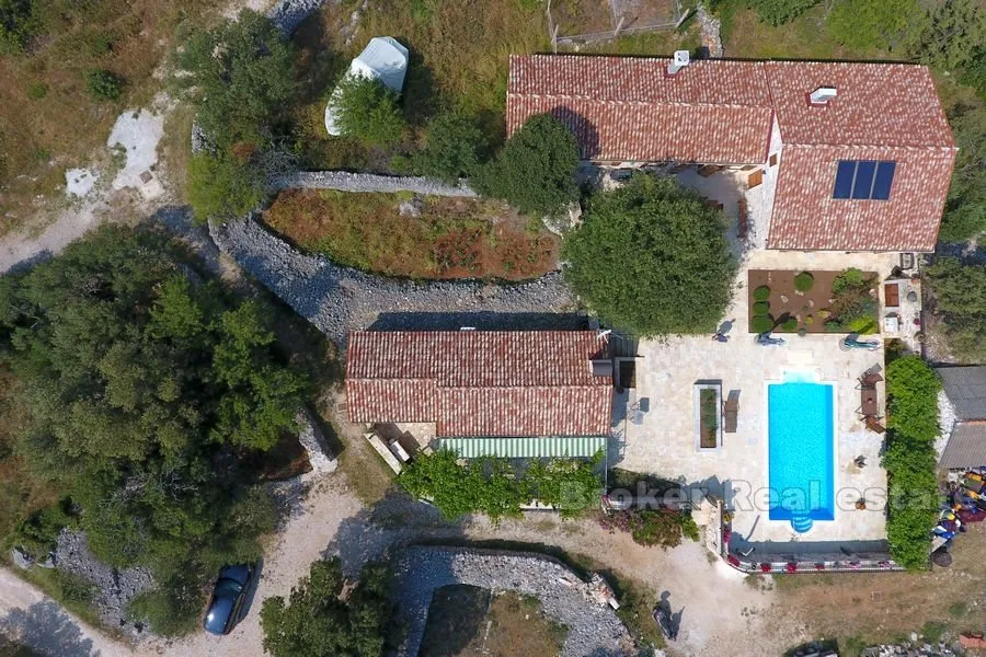 renovirane kamene kuće s bazenom - slika 3