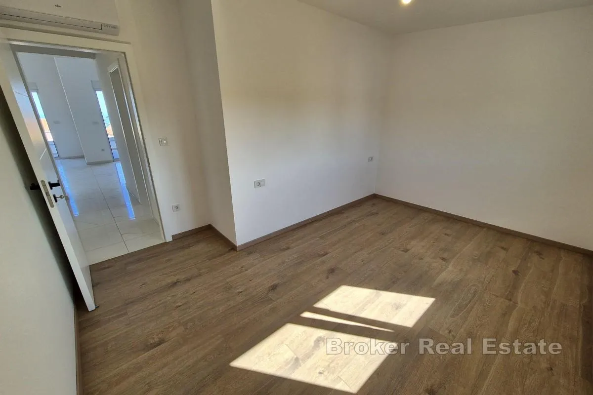 moderan stan s dodatnim apartmanom - slika 8