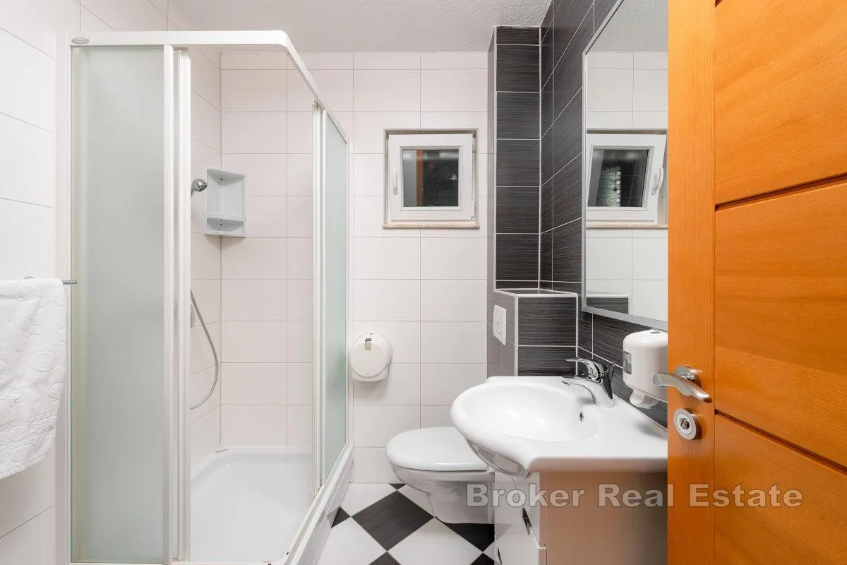 apartmanska kuća prekrasnim pogledom i blizinom mora - slika 18