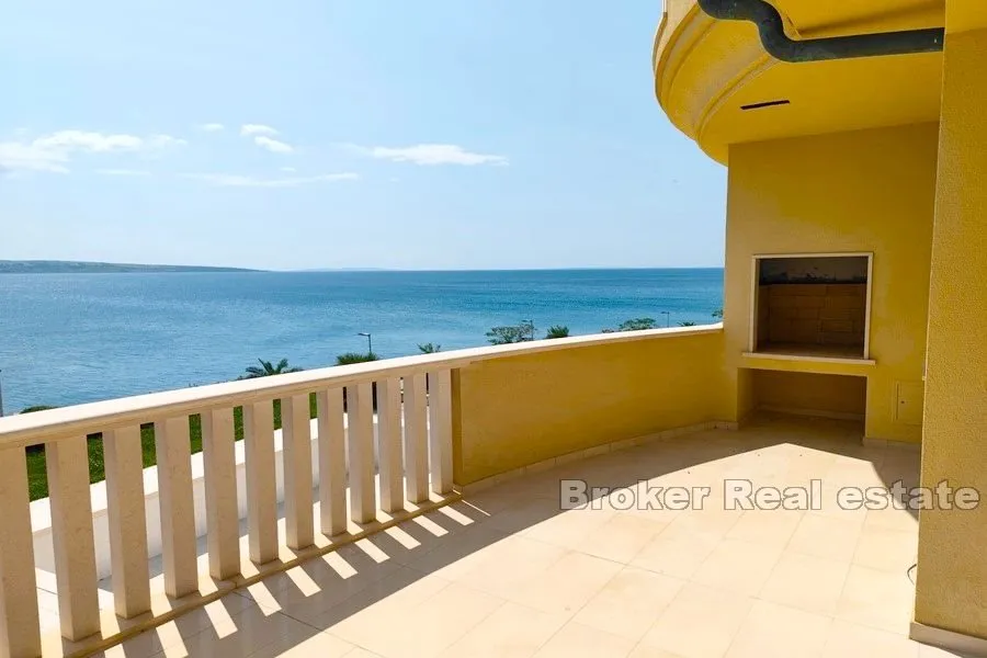 apartman prvi red uz more - slika 2
