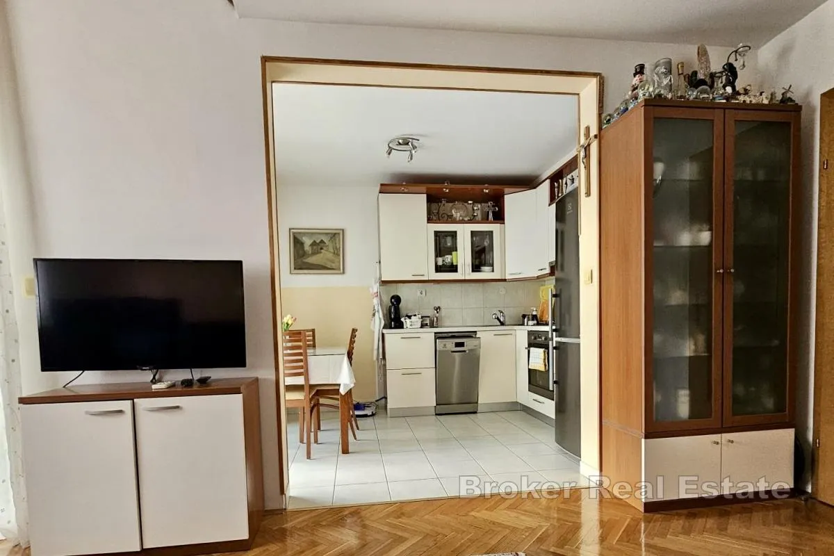 dvoetažni apartman na odličnoj lokaciji - slika 6