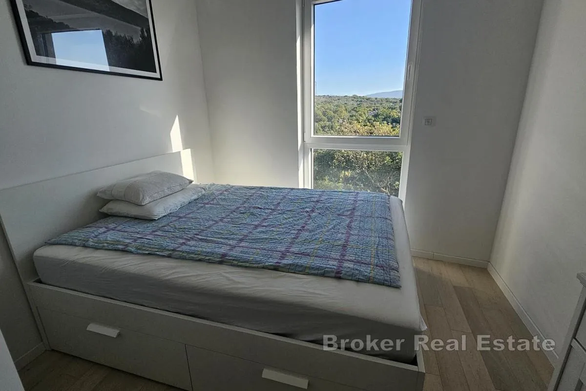 dvoetažni apartman s vrtom - slika 10