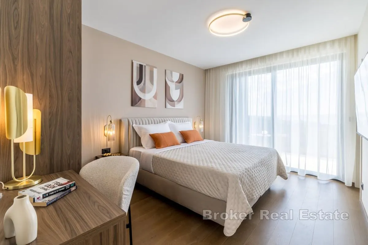 moderna novoizgrađena vila s pogledom na more - slika 12