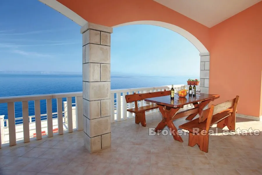 apartmanska kuća prvi red do mora - slika 12