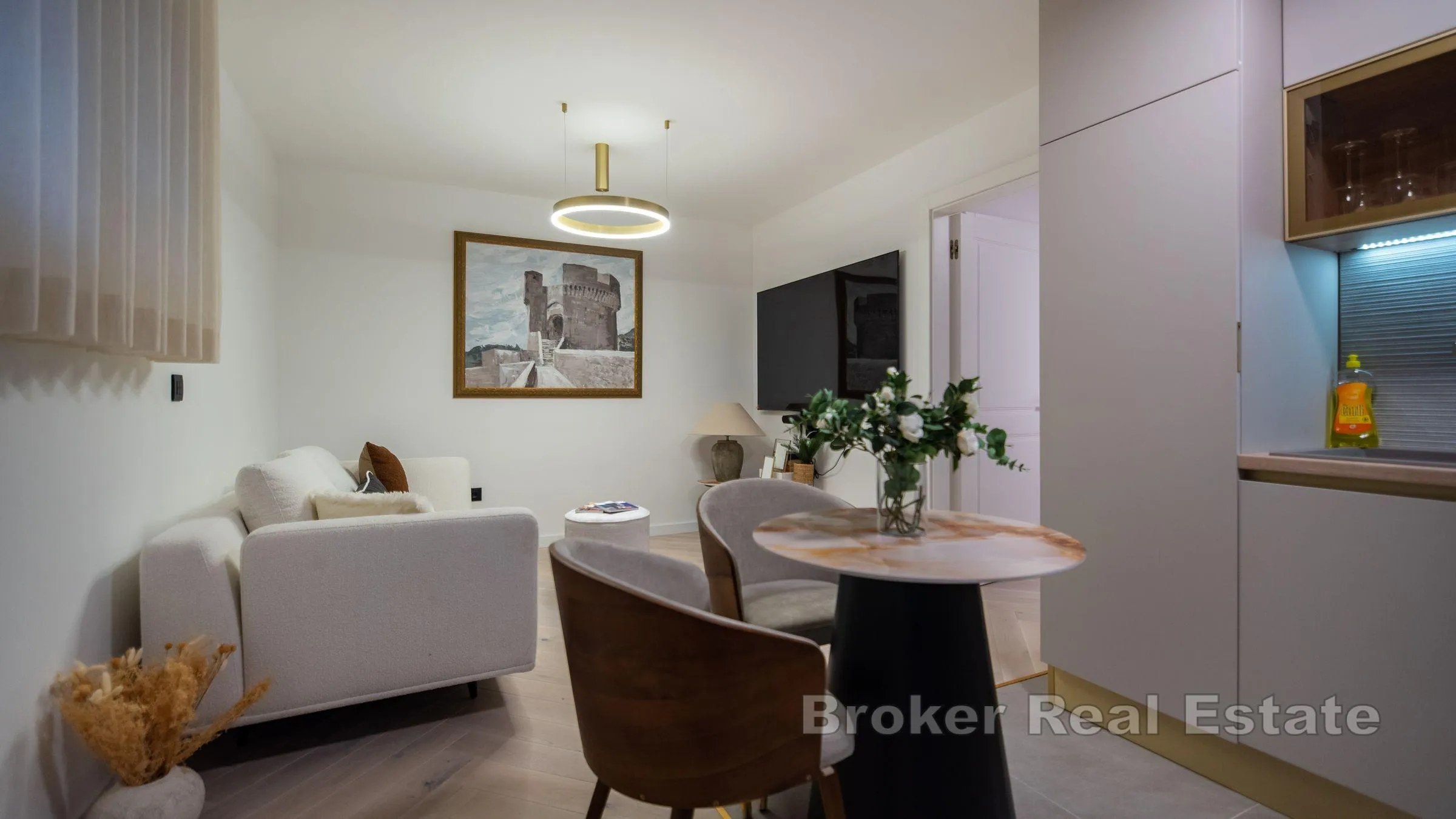 apartmanska kuća u centru - slika 20