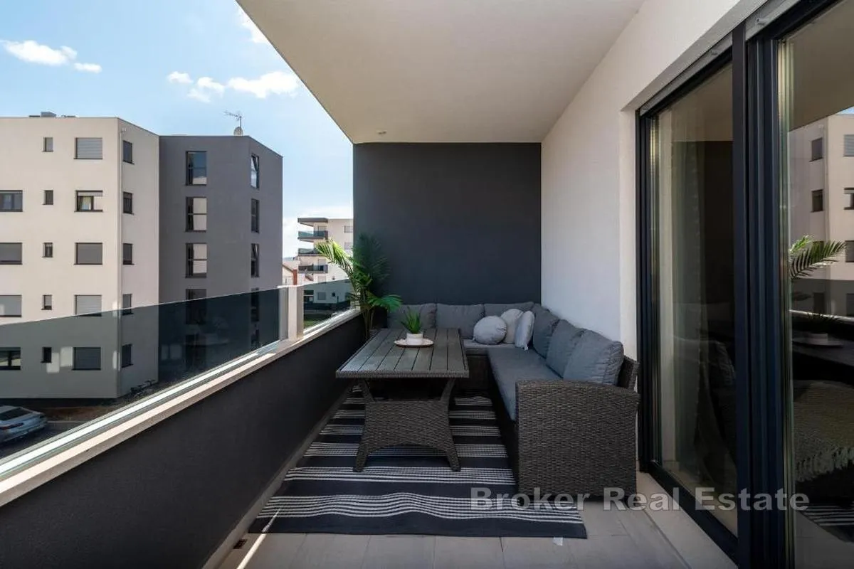 moderan apartman u novogradnji s bazenom - slika 15