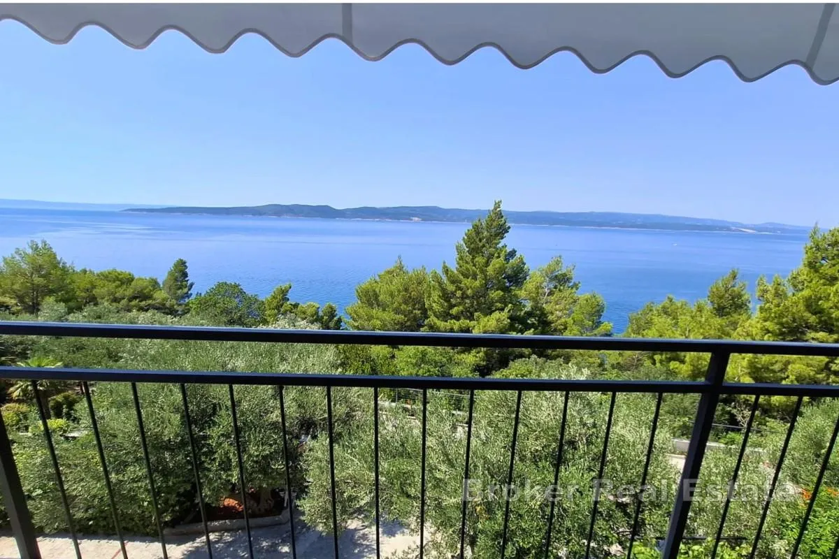 dvosoban stan s pogledom na more, u blizini plaže - slika 8