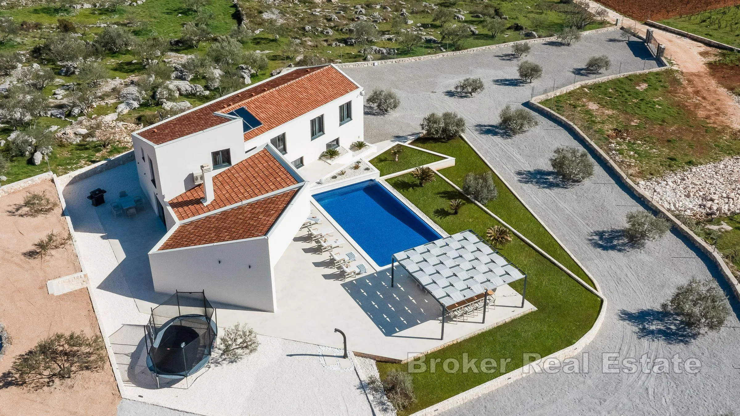 luksuzna vila s bazenom - slika 2