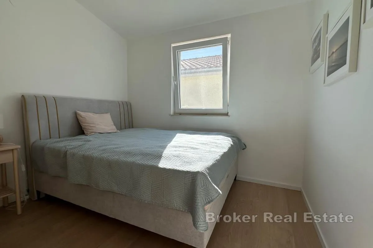 trosoban apartman u blizini plaže - slika 11