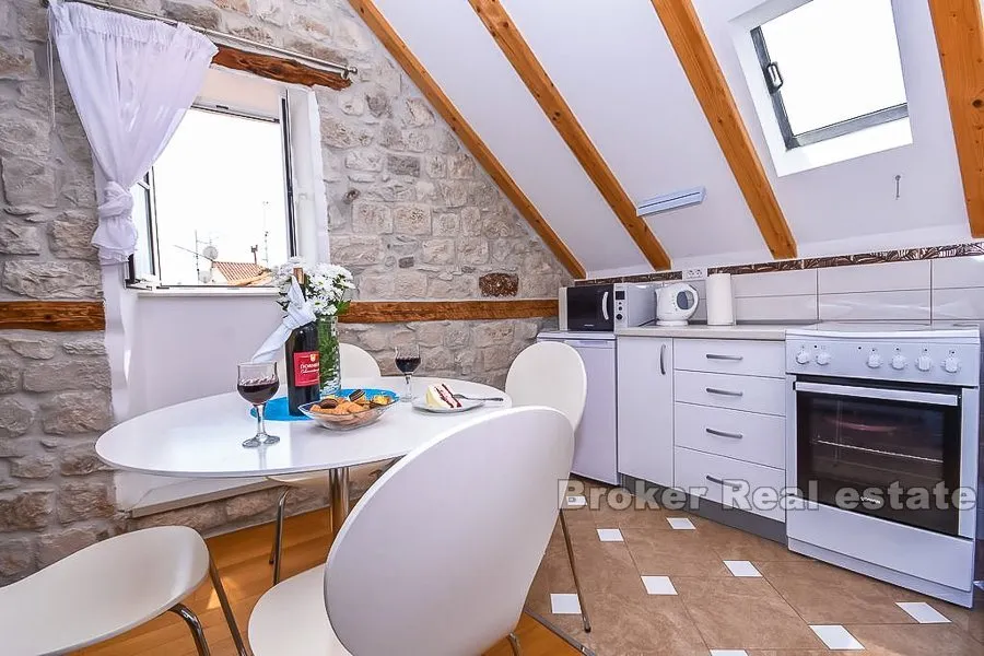 renovirana kamena kuća, na prodaju - slika 5