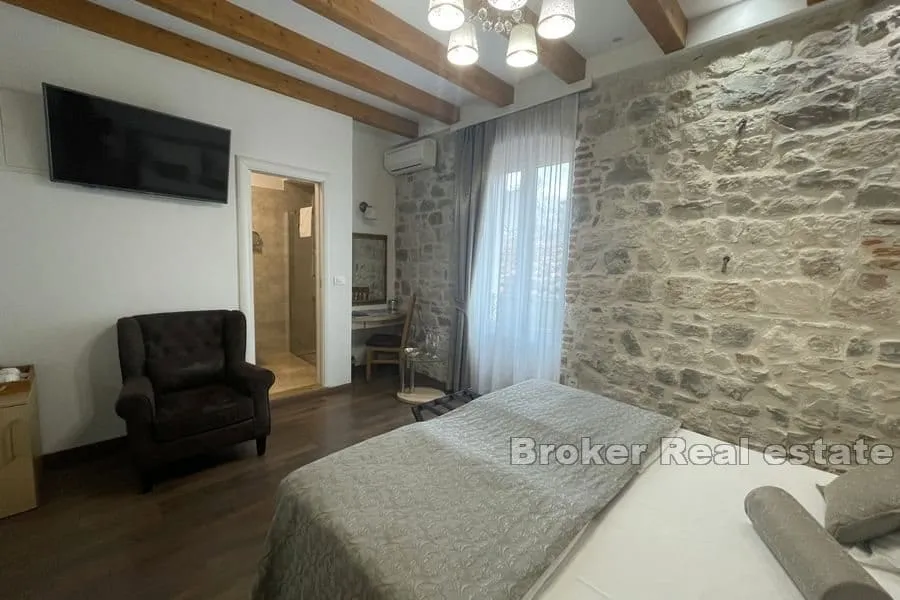 apartman s četiri jedinice - slika 12