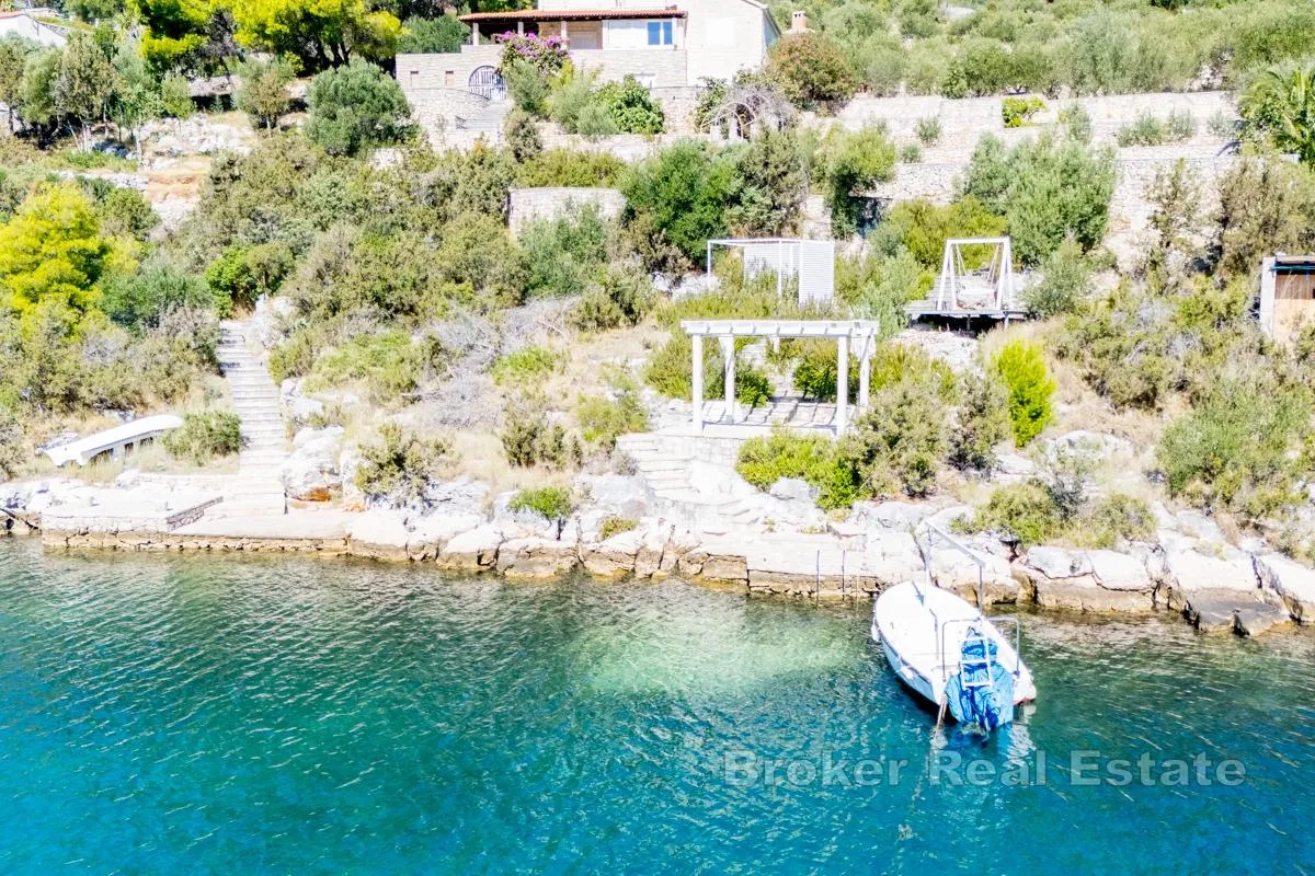 Građevinsko zemljište u prvom redu do mora - Brač, Brač