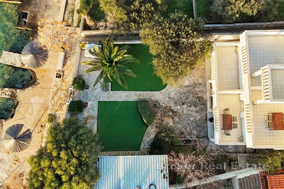 apartmanska kuća u prvom redu do mora - slika 2