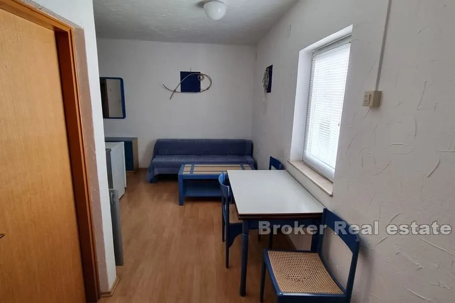 apartmanska kuća blizu plaže i centra - slika 3
