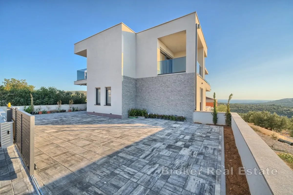 luksuzna vila u blizini primoštena - slika 20