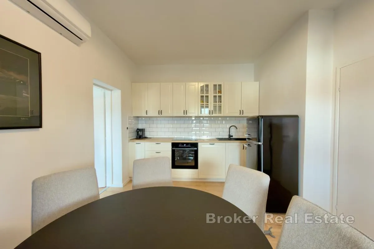 tri apartmanske jedince s pogledom na more - slika 5