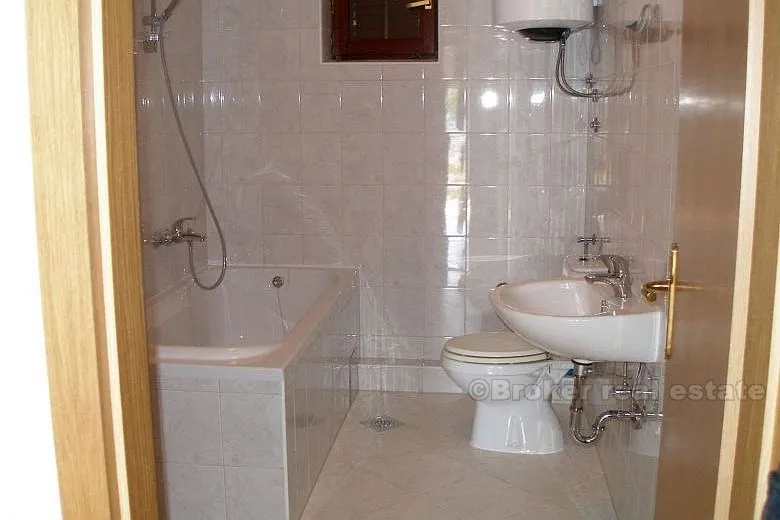 samostojeća kuća s vrtom, na prodaju - slika 12