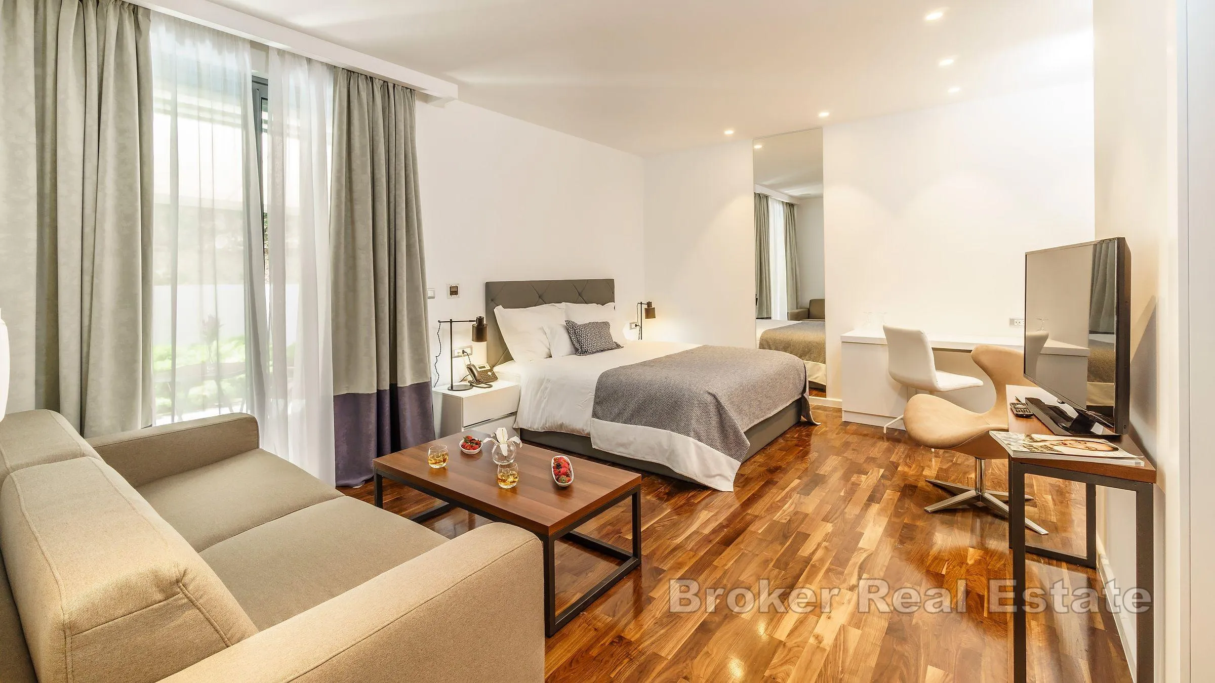 moderan hotel sa 11 soba i vanjskim bazenom - slika 9