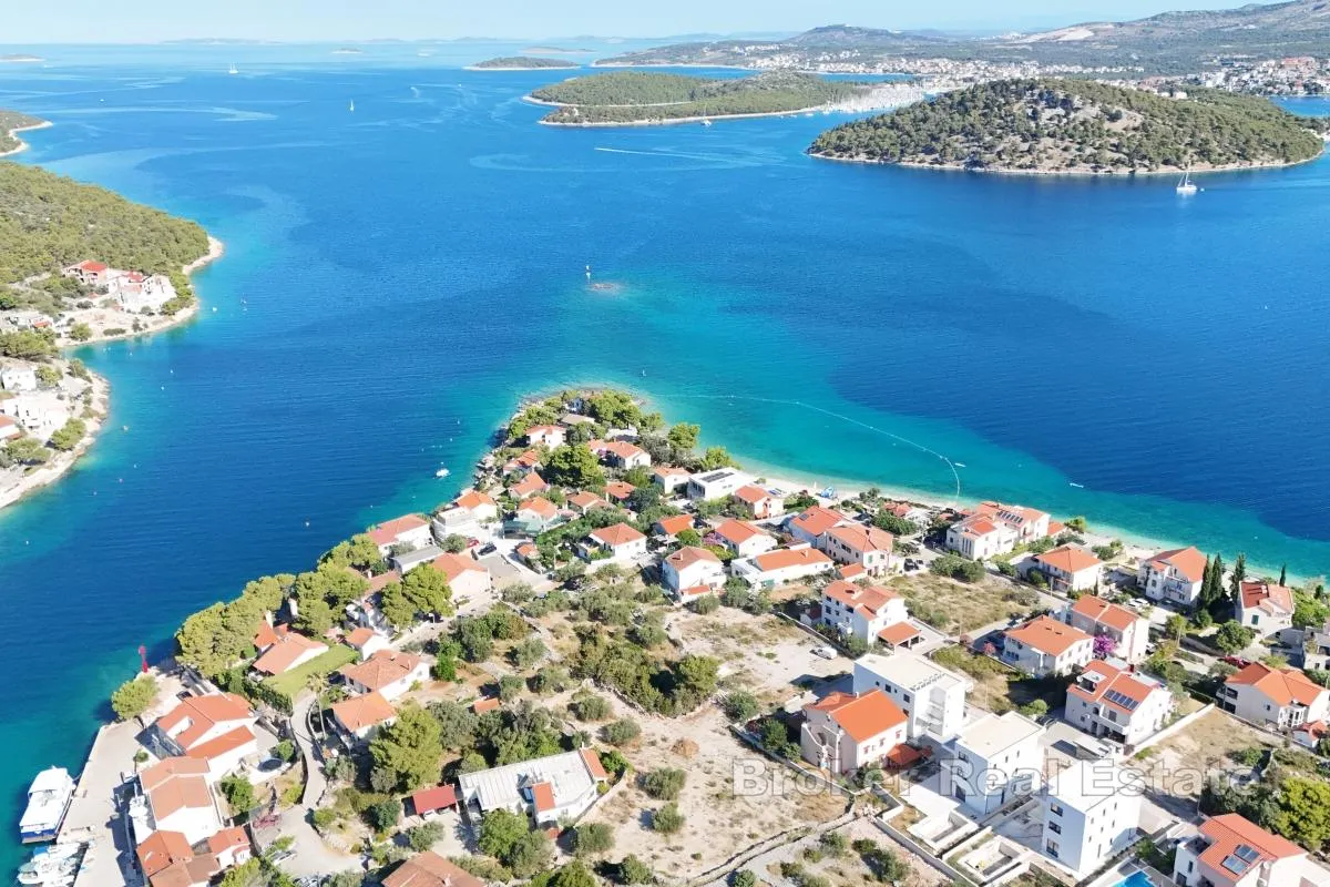 Građevinsko zemljište na iznimnoj lokaciji - Rogoznica