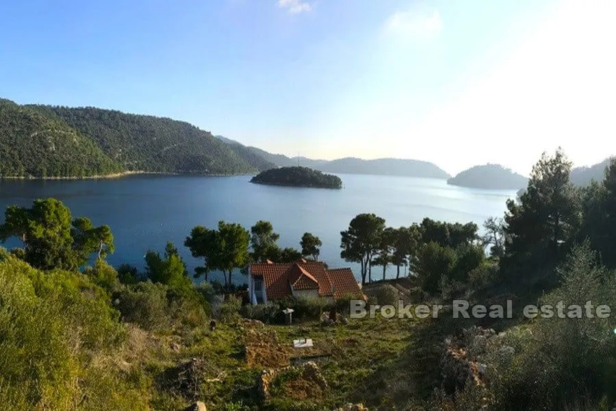 Građevinsko zemljište u blizini mora - Lastovo