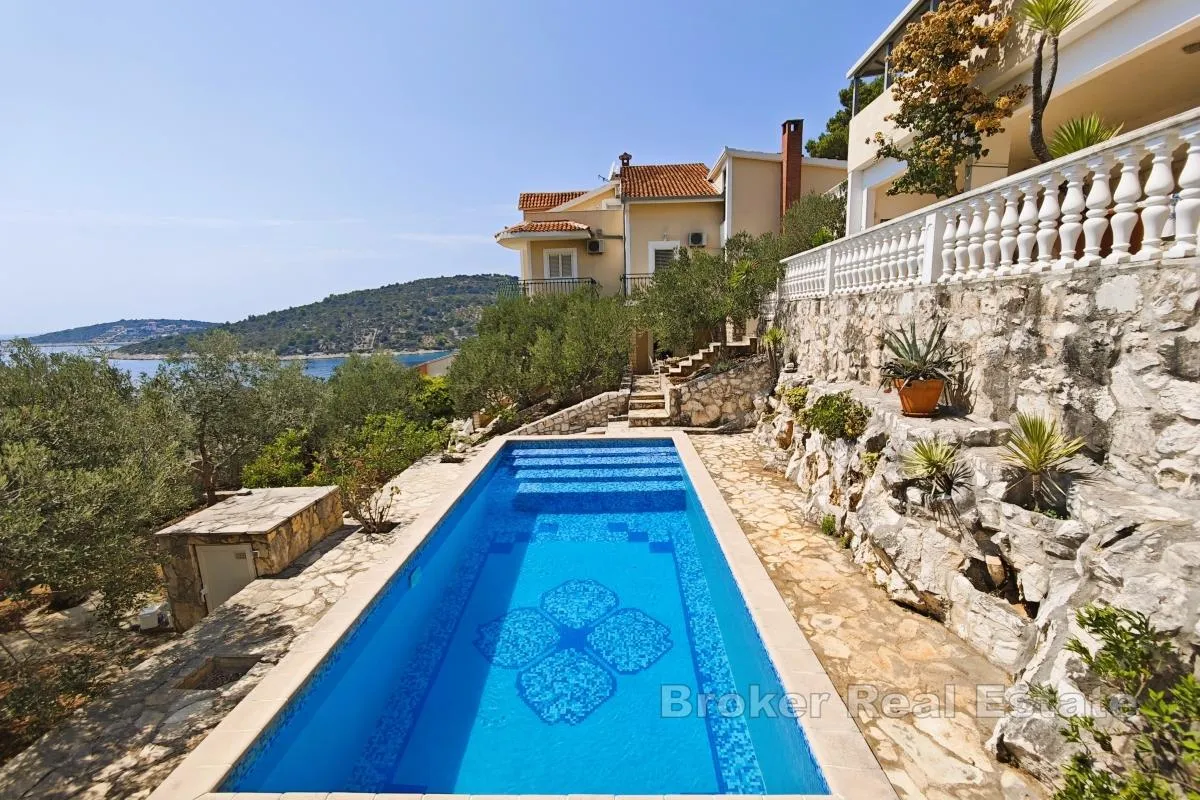 vila s bazenom i maslinikom, 70 m od mora - slika 12
