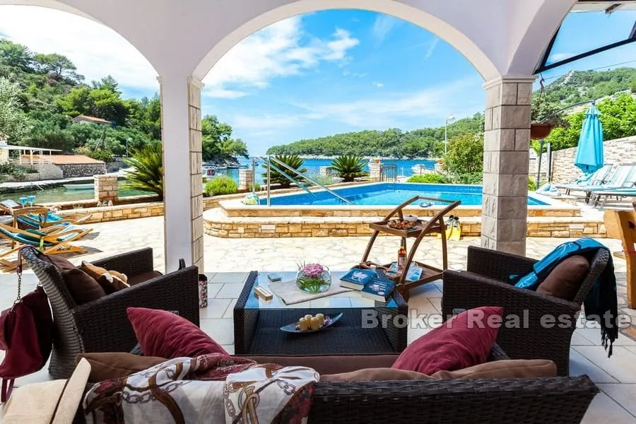 apartmanska kuća prvi red do mora - slika 7