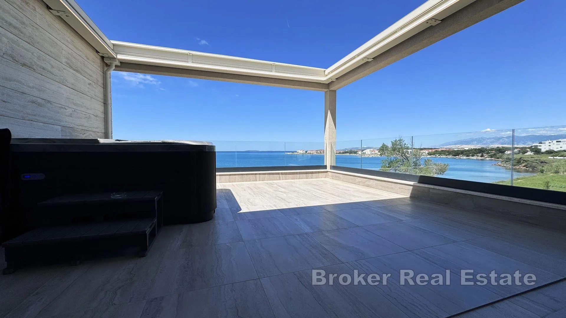 Luksuzan penthouse u prvom redu do mora - Pag