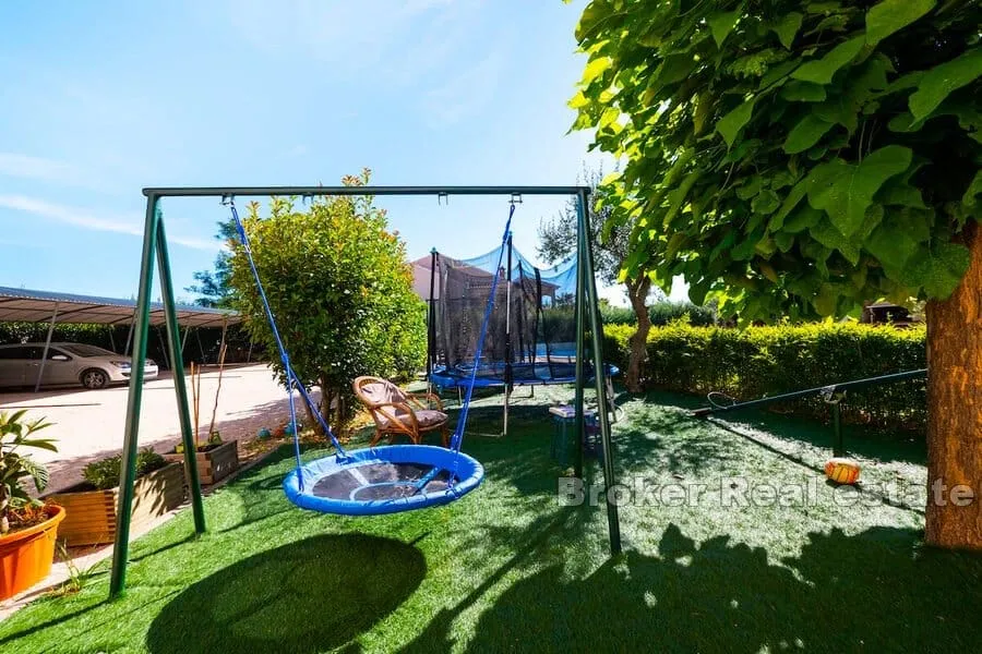 apartmanska vila s bazenom - slika 17
