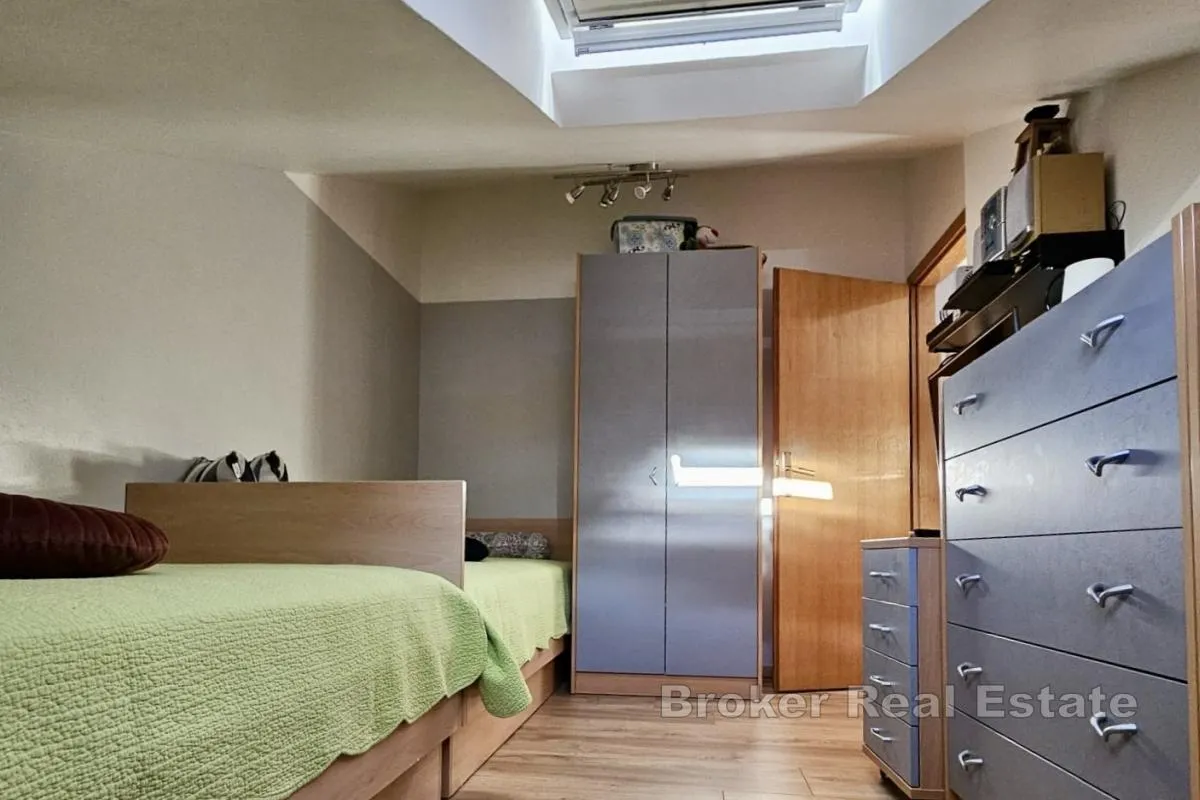 dvoetažni apartman na odličnoj lokaciji - slika 12