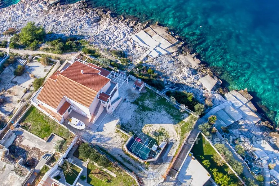 prostrana kuća u prvom redu do mora - slika 6