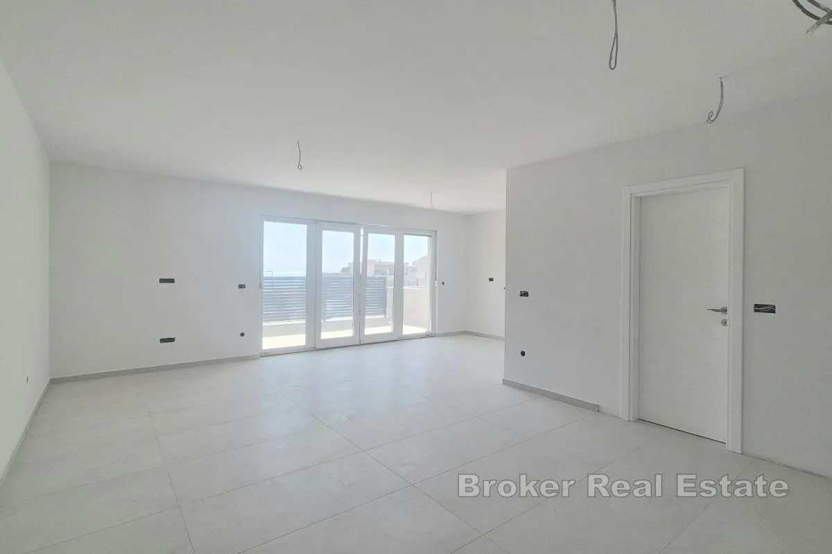 apartman u novogradnji s vrtom - slika 5