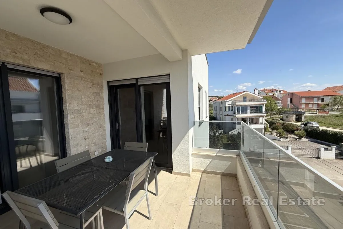 Moderni stan s djelomičnim pogledom na more - Diklo, Zadar