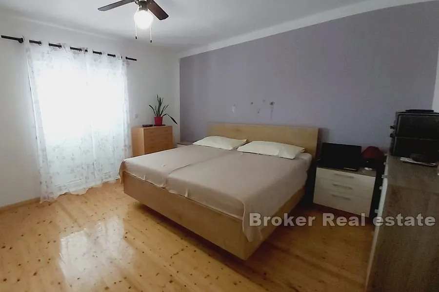 trosoban apartman s vrtom i pogledom na more - slika 5