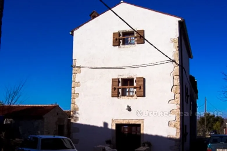 Kuća na 3 etaže, na prodaju - Umag