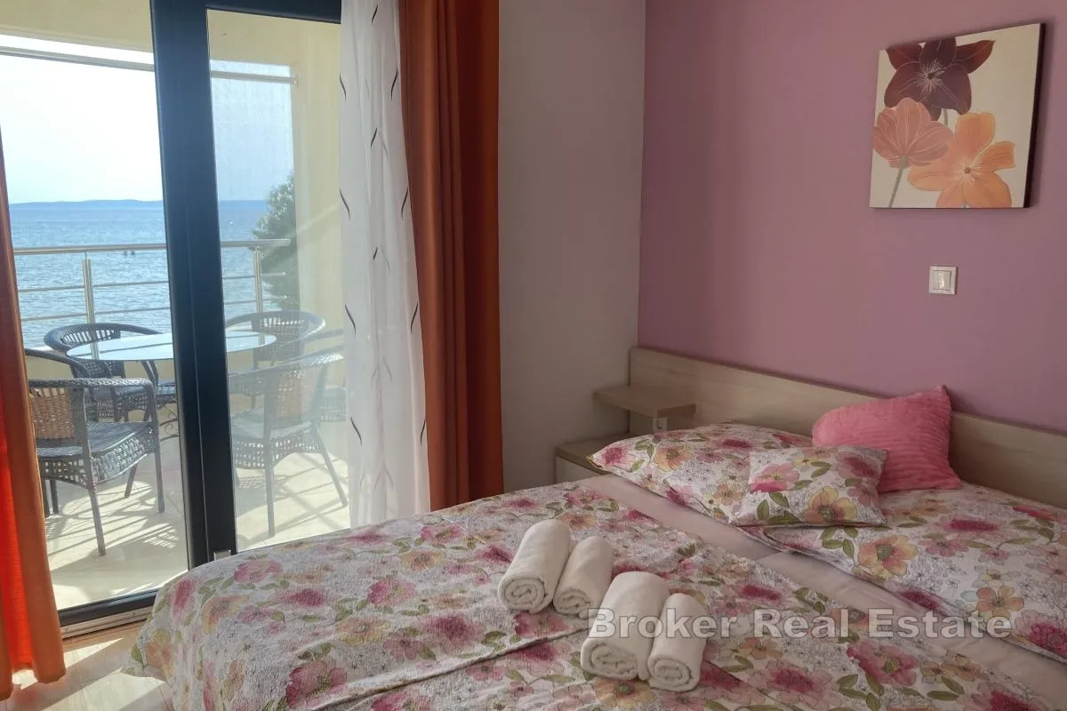 apartmanska kuća u prvom redu do mora - slika 8