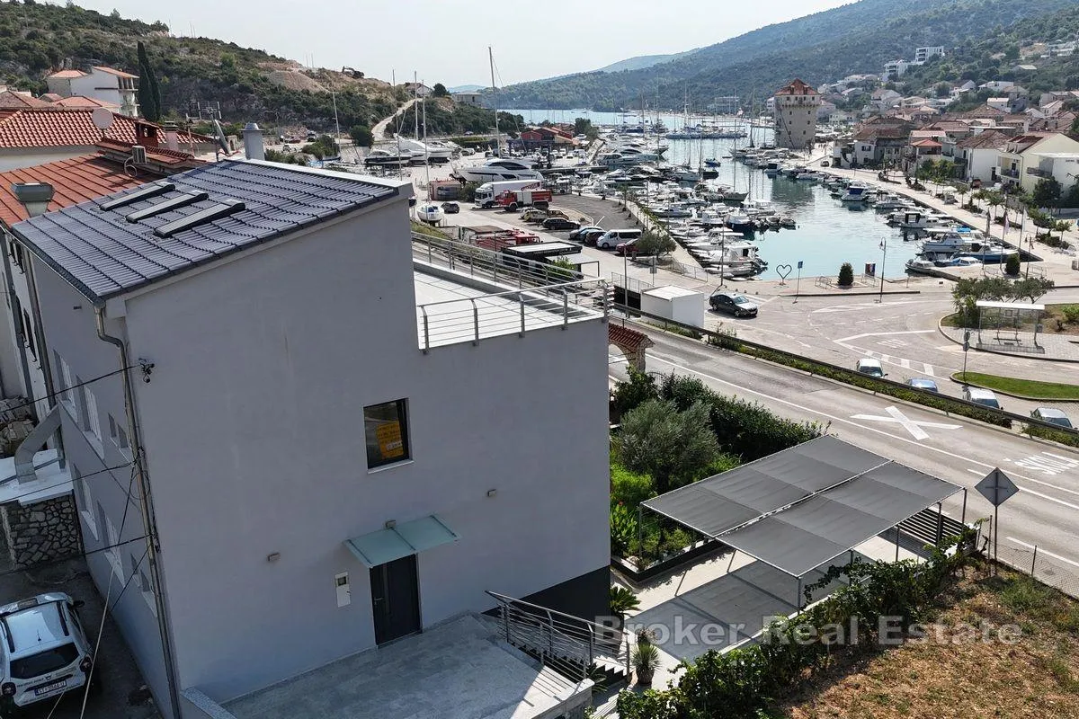 Ekskluzivna prodaja samostojeće kuće, prvi red do mora - Marina