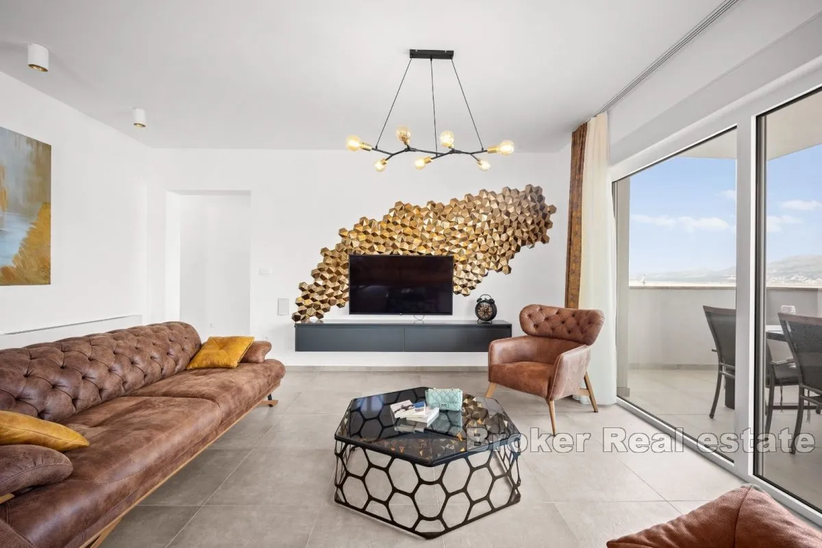 luksuzan penthouse s bazenom i prekrasnim pogledom na more - slika 3