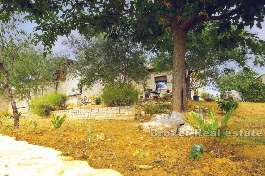 kamena vila s pogledom na velebit - slika 17