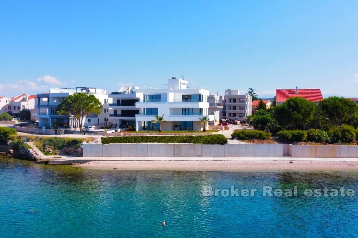 Troetažni apartman prvi red do mora - Sukošan