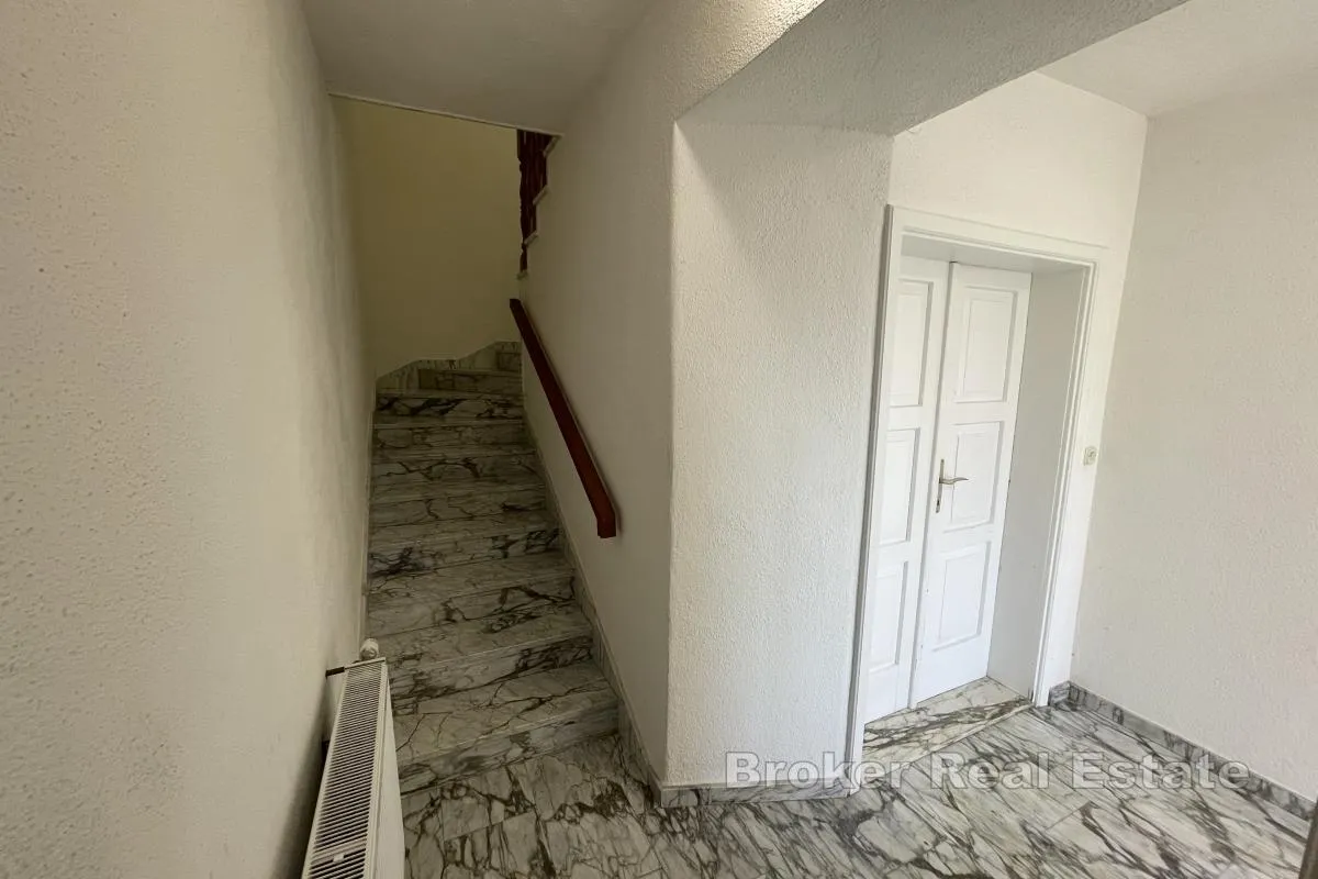 dvoetažna samostojeća kuća - slika 4
