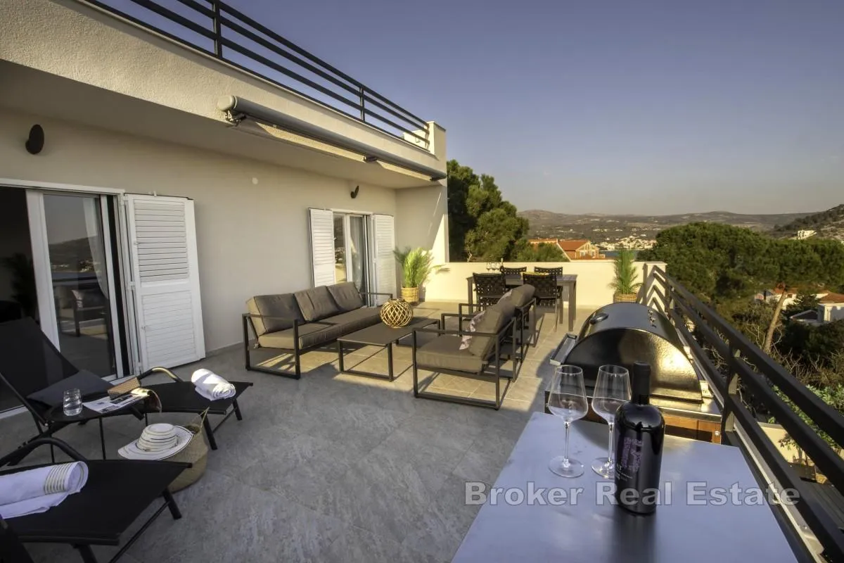 penthouse s terasom i pogledom na more - slika 2